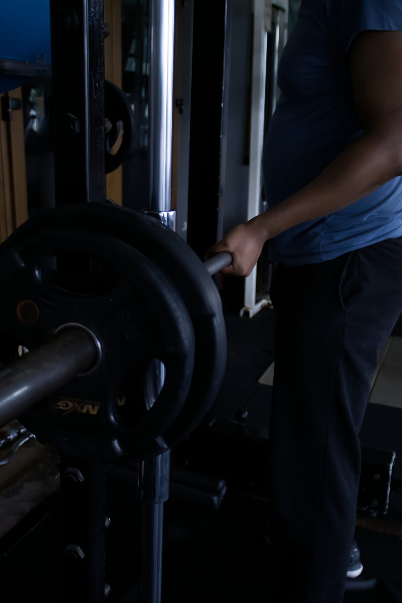 Loading a barbell